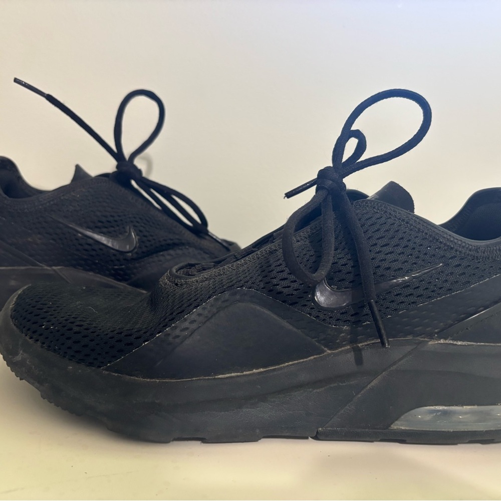 Nike Triple Black Mesh Sneakers